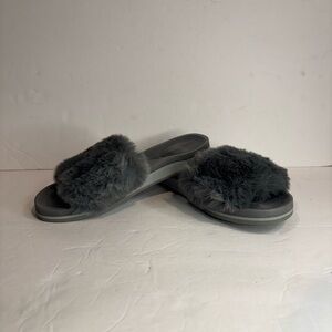 Women’s fuzzy arch support slippers